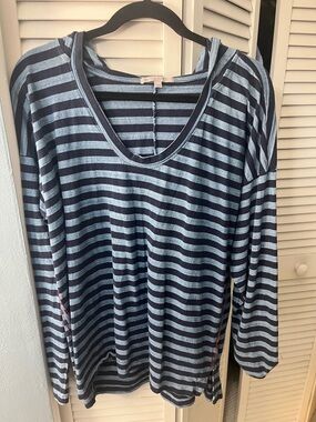 GAP women’s hoodie light weight tee xl  Navy and Light Blue Striped Shirt